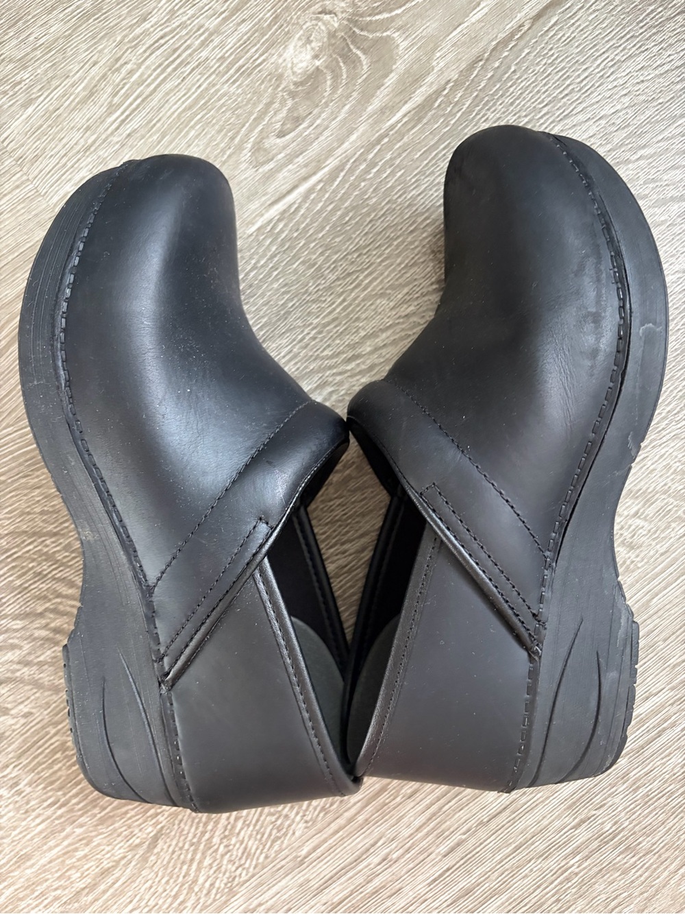 Black Leather Dansko XP Clogs Size 39 Size 9 Wide